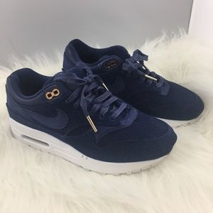 🔥SOLD🔥NWOB Nike Air Max 1 LX Lux  Sneakers